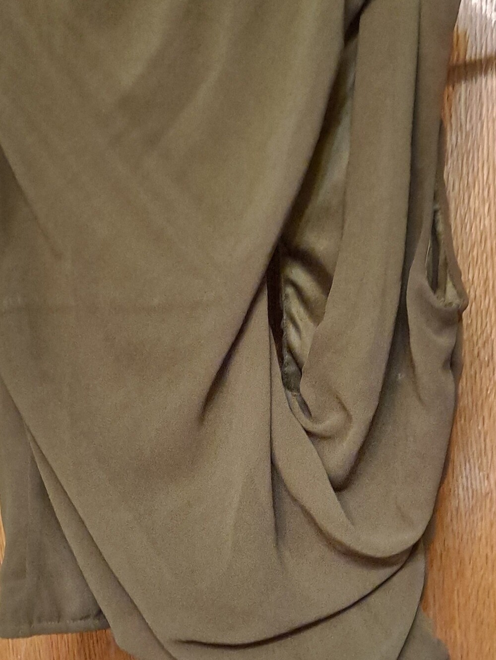 NWT PrettyLittleThing Olive Green Chiffon Cut Out Top - Picture 5 of 7